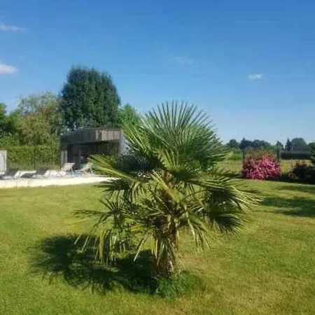 Elegante A Saint Clair-d'arcey Avec Piscine Privee