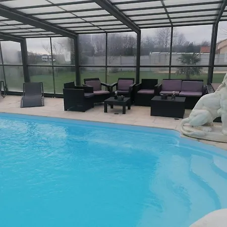 Elegante A Saint Clair-d'arcey Avec Piscine Privee