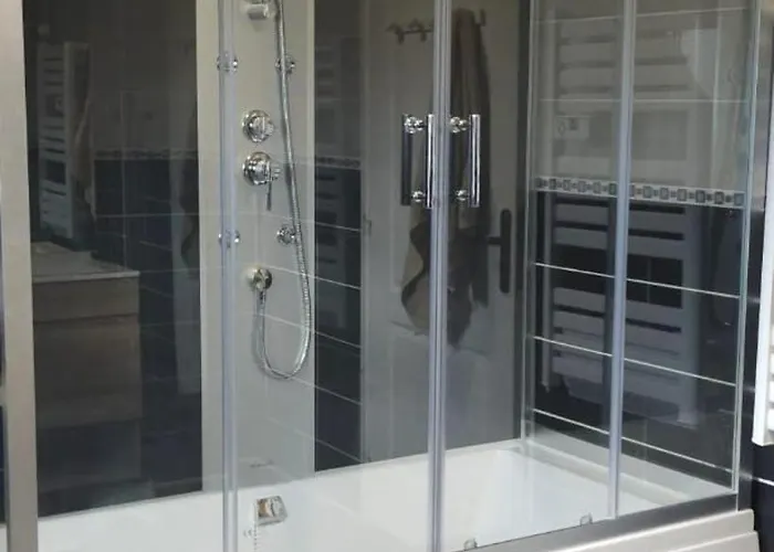 Elegante A Saint Clair-d'arcey Avec Piscine Privee